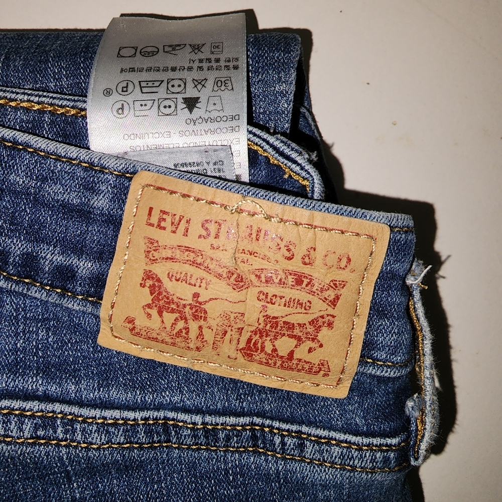 Levi's Women's 711 Skinny Size 28